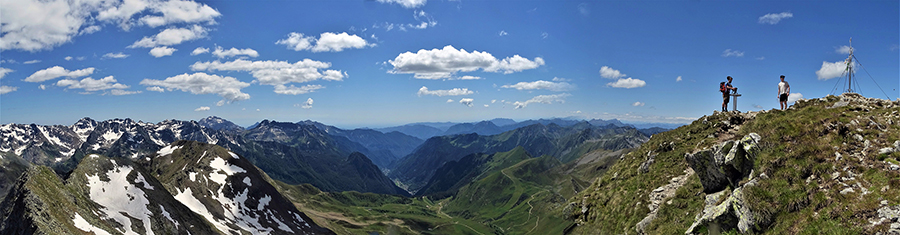Vista panoramica dalla vetta del Corno Stella sulla Val Carisole e l'alta Valle Brembana